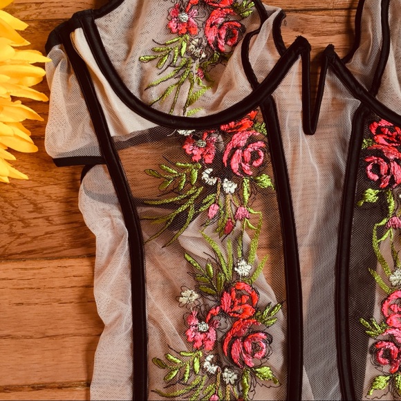 Rose Embroidered Victoria's Secret Garter Slip - Picture 4 of 8